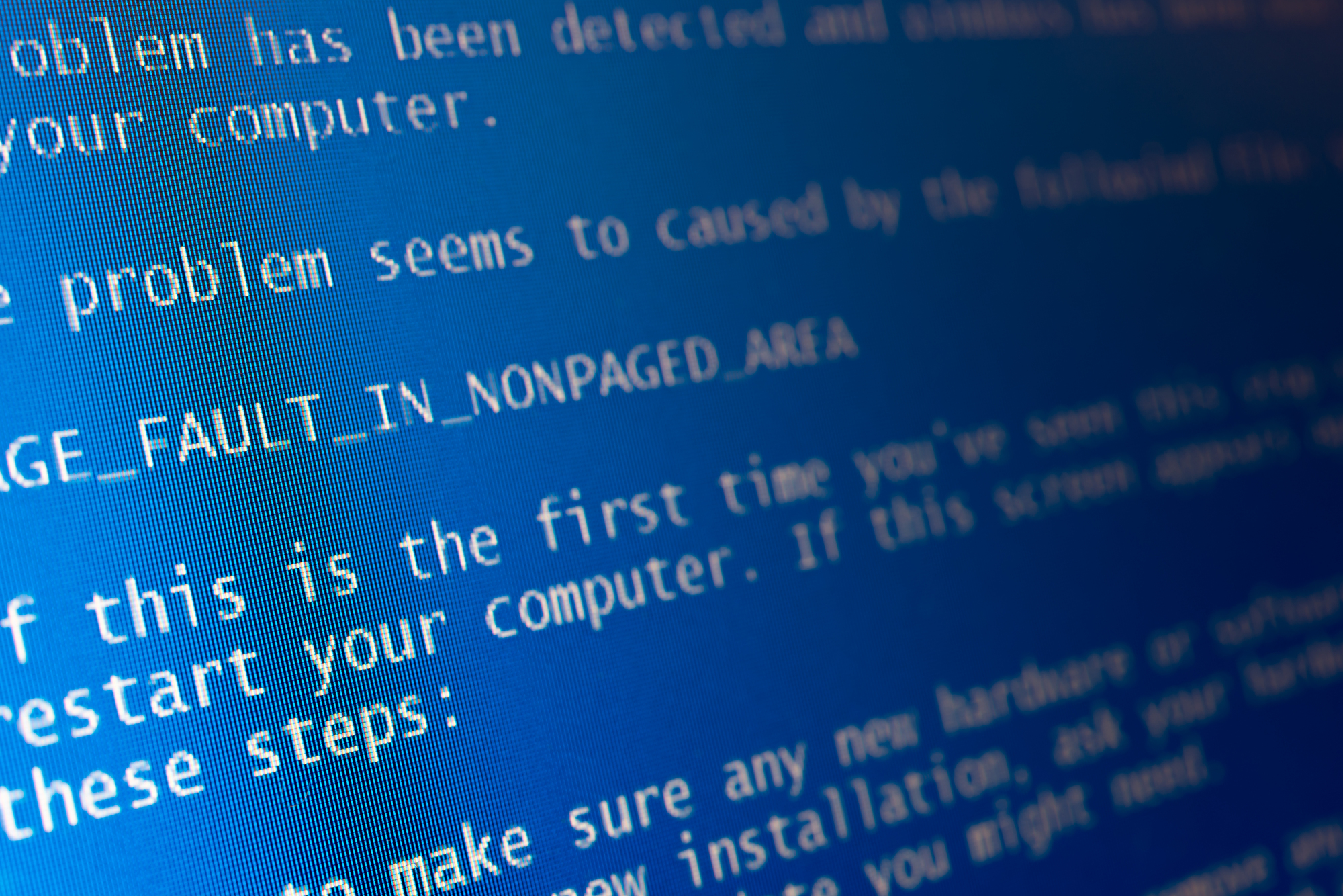 PCのブルースクリーンとは？ 発生の原因と対処方法を解説