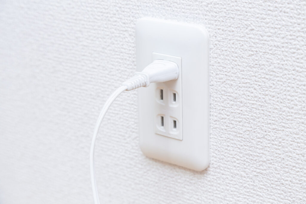 「雷サージ」とは？<br>電子機器の保護に役立つ発生の仕組みと対策方法