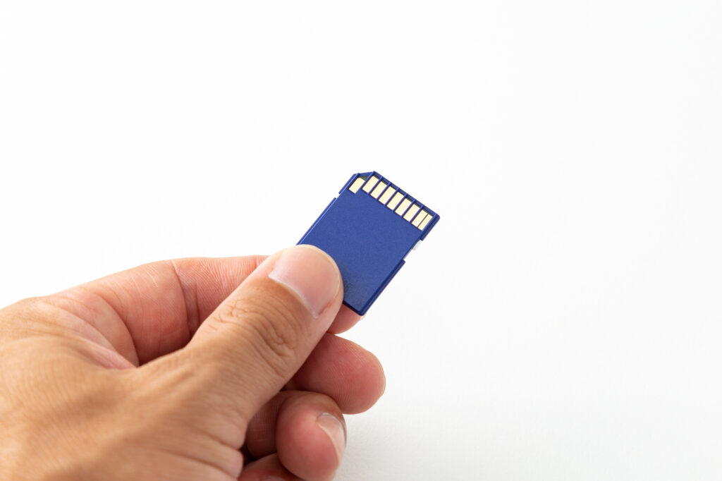 【SDカードのデータ復旧方法は？<br>自力で試すよりも専門業者に依頼するのがおすすめ！