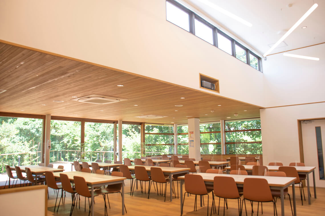 解放感のある社員食堂